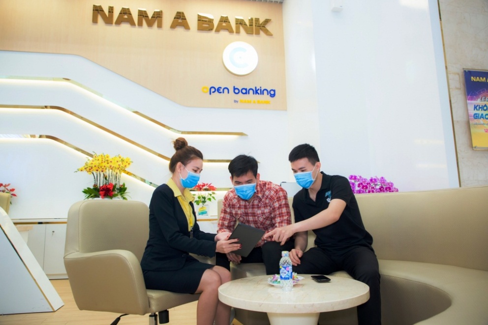 Giao dịch ngân hàng trực tuyến tăng mạnh, góp phần phòng dịch hiệu quả