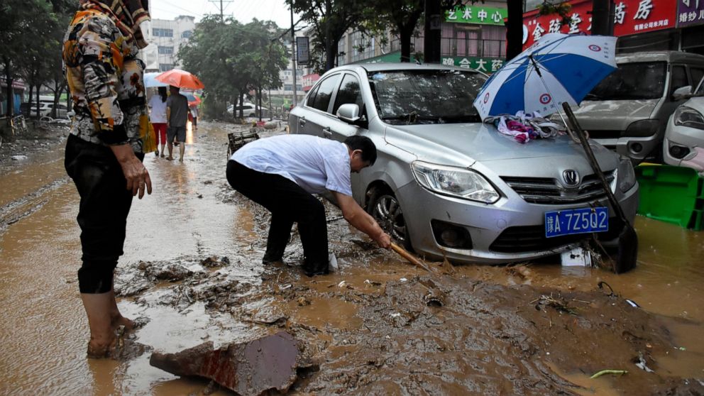 Những h&igrave;nh ảnh đ&aacute;ng qu&ecirc;n sau lũ lụt kinh khủng ở Trung Quốc - Ảnh 1.