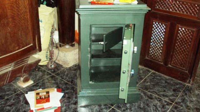 Chủ nhà ngủ dậy tá hỏa vì két sắt chứa tài sản 2,2 tỉ đồng bị mất trộm