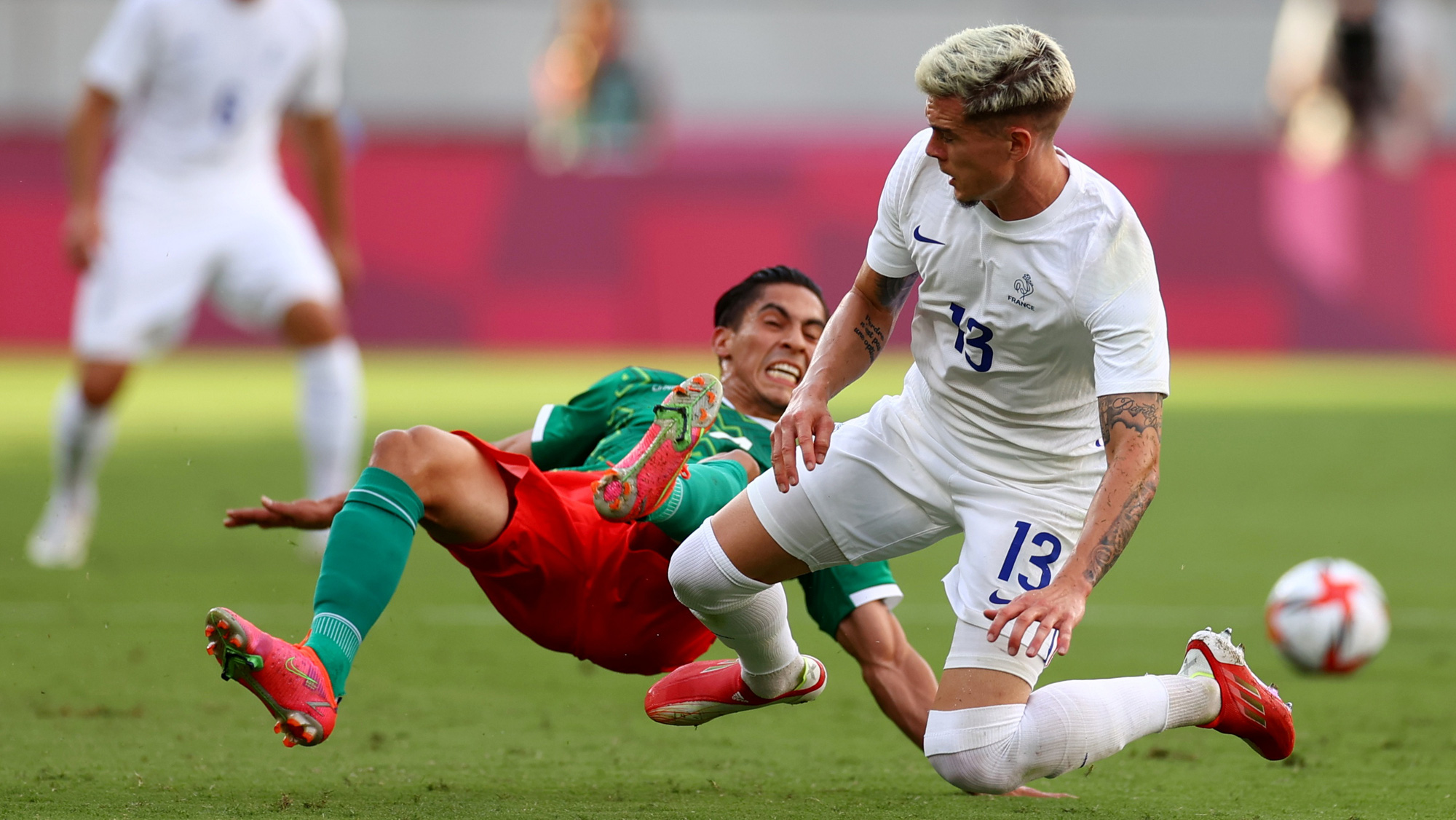 Nh&agrave; v&ocirc; địch World Cup thua sốc trận ra qu&acirc;n Olympic Tokyo - Ảnh 2.