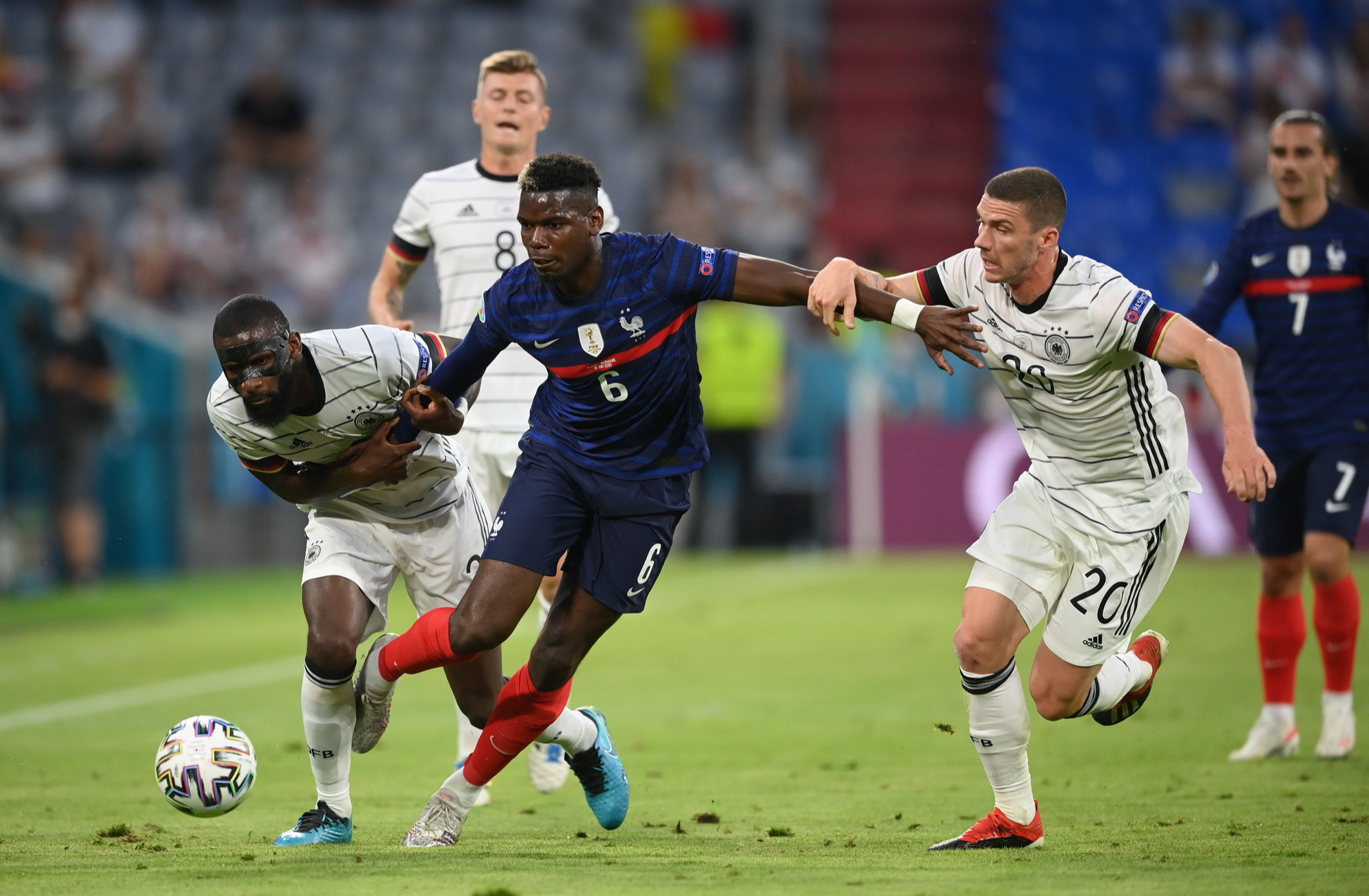 PSG hỏi mua Paul Pogba rẻ mạt, Man United lo mất quỷ đầu đ&agrave;n - Ảnh 5.