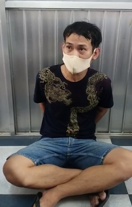 Sơ hở qu&aacute; lớn ở c&aacute;c cửa h&agrave;ng tiện lợi tại  TP HCM - Ảnh 2.