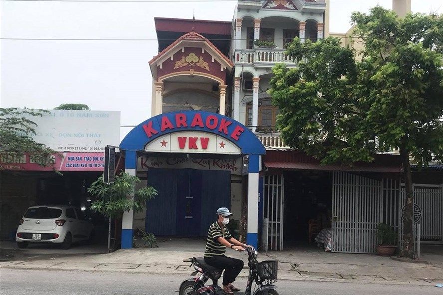 Bắt quả tang 1 thư k&yacute; to&agrave; &aacute;n chơi ma t&uacute;y trong qu&aacute;n karaoke giữa m&ugrave;a dịch - Ảnh 1.