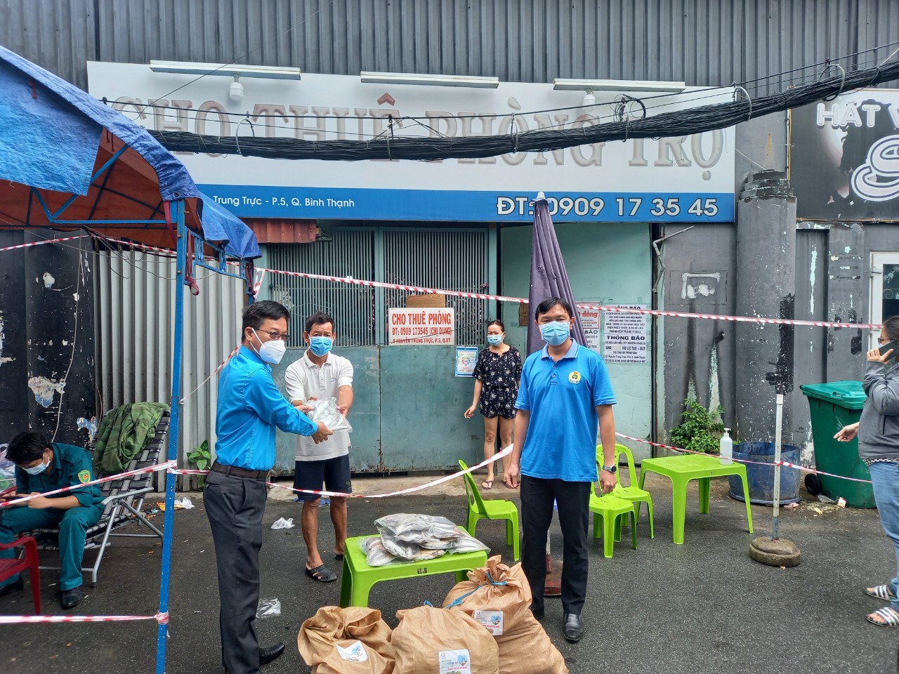 Người dân tỉnh Quảng Bình góp 27,5 tấn tôm cá cùng công nhân TP HCM chống dịch