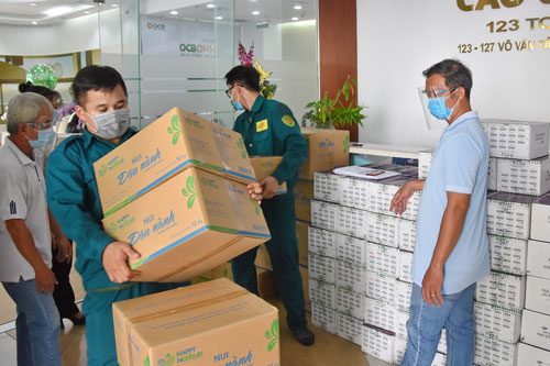 "THỰC PHẨM MIỄN PHÍ CÙNG CẢ NƯỚC CHỐNG DỊCH" (*): Cầu nối uy tín và trách nhiệm