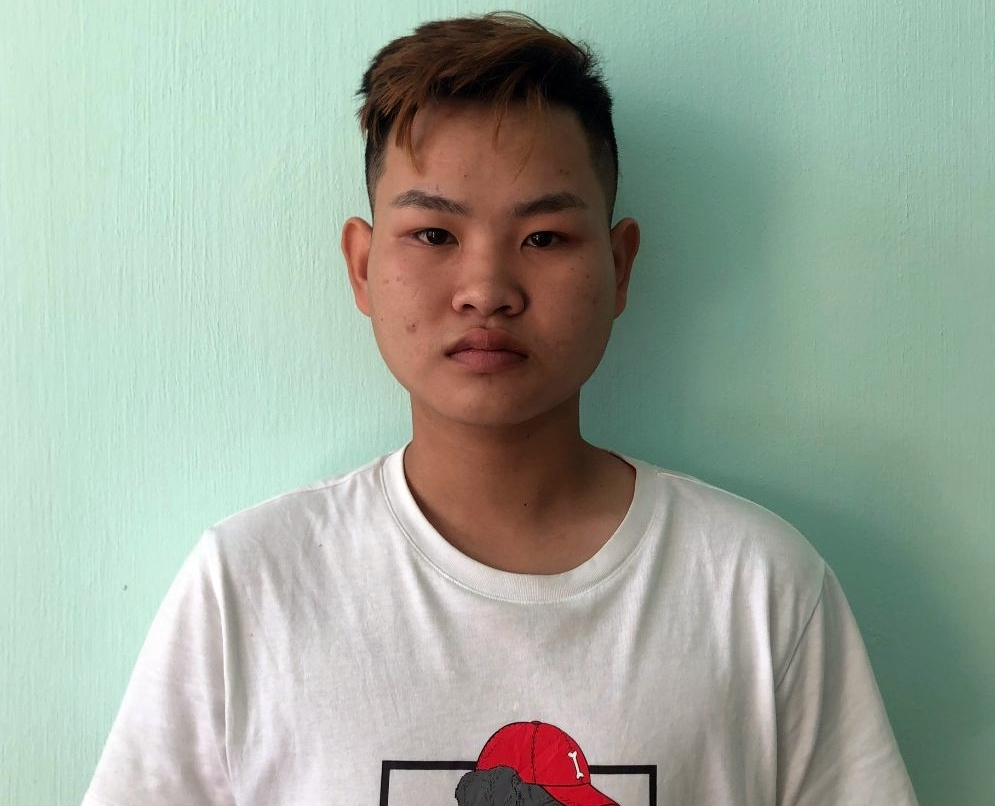 Tên trộm giả vờ ngủ chung rồi tháo nhẫn trên tay chủ nhà mang bán