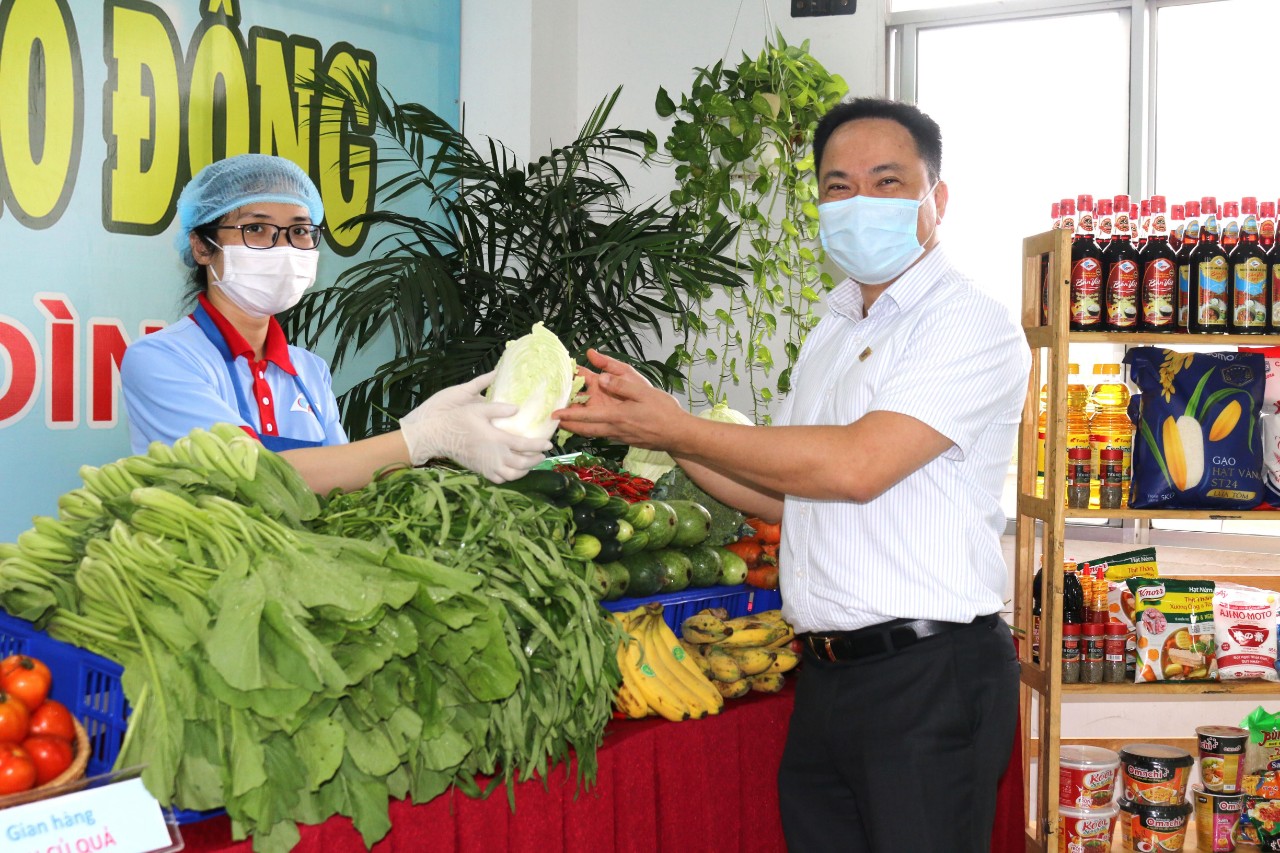 Gần 27.900 công nhân bị phong tỏa do dịch Covid-19