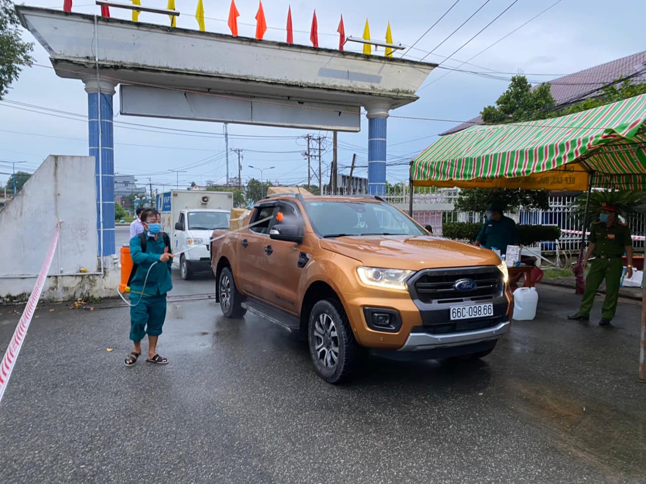 Phong tỏa 1 si&ecirc;u thị ở Cần Thơ do c&oacute; 3 ca mắc Covid-19 - Ảnh 5.