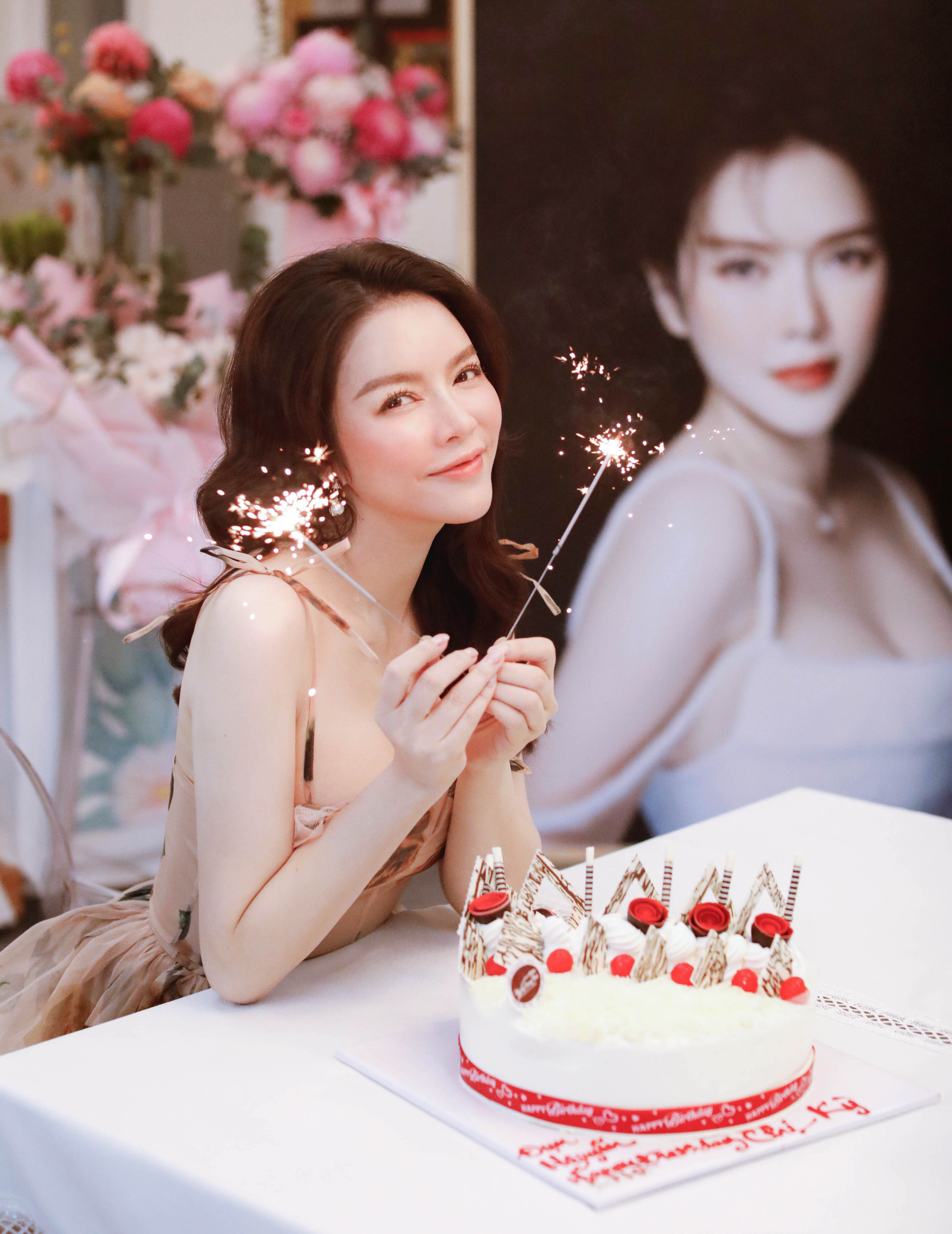 L&yacute; Nh&atilde; Kỳ khoe vẻ đẹp kh&ocirc;ng tuổi - Ảnh 4.