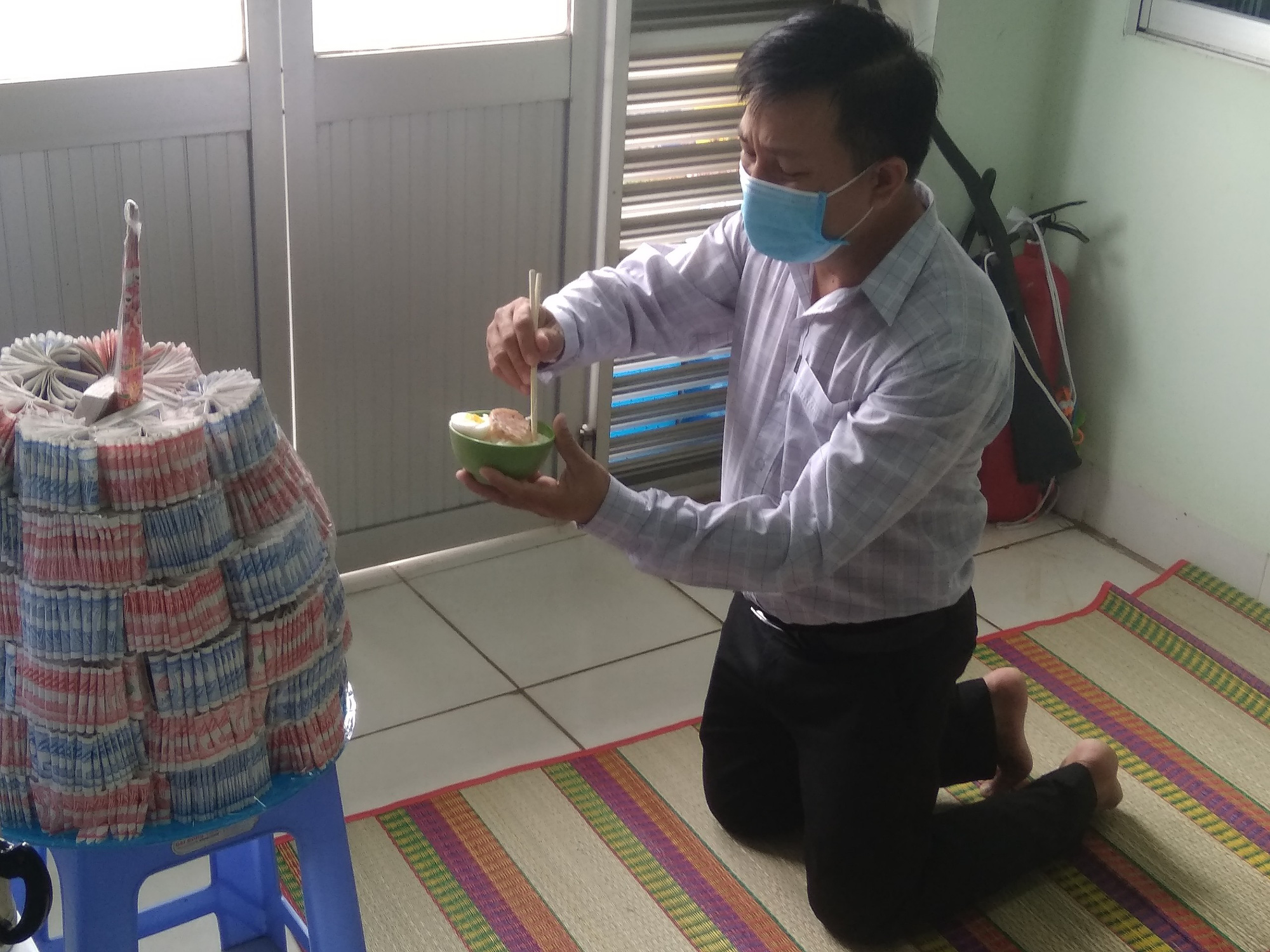 Chịu tang người thân tại nơi tuyến đầu phòng chống dịch Covid-19