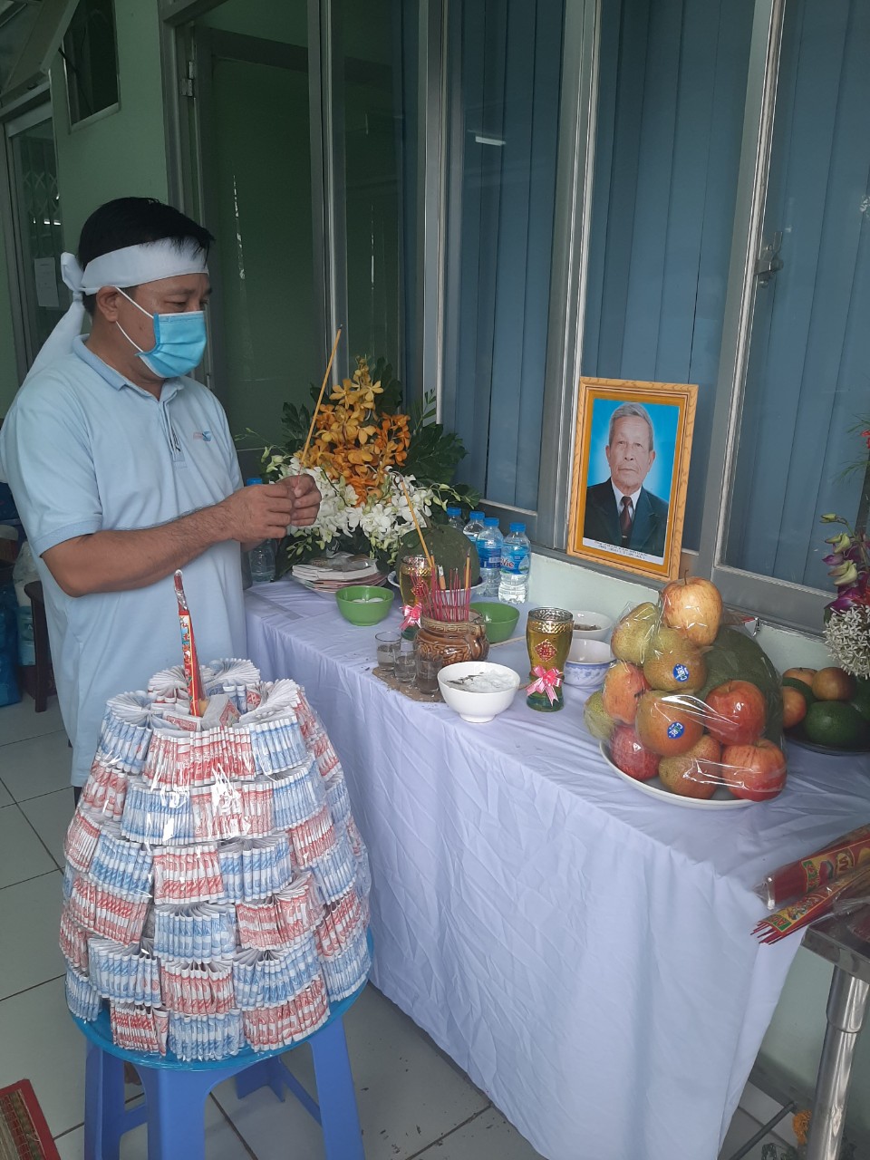 Chịu tang người th&acirc;n tại nơi tuyến đầu ph&ograve;ng chống dịch Covid-19 - Ảnh 5.