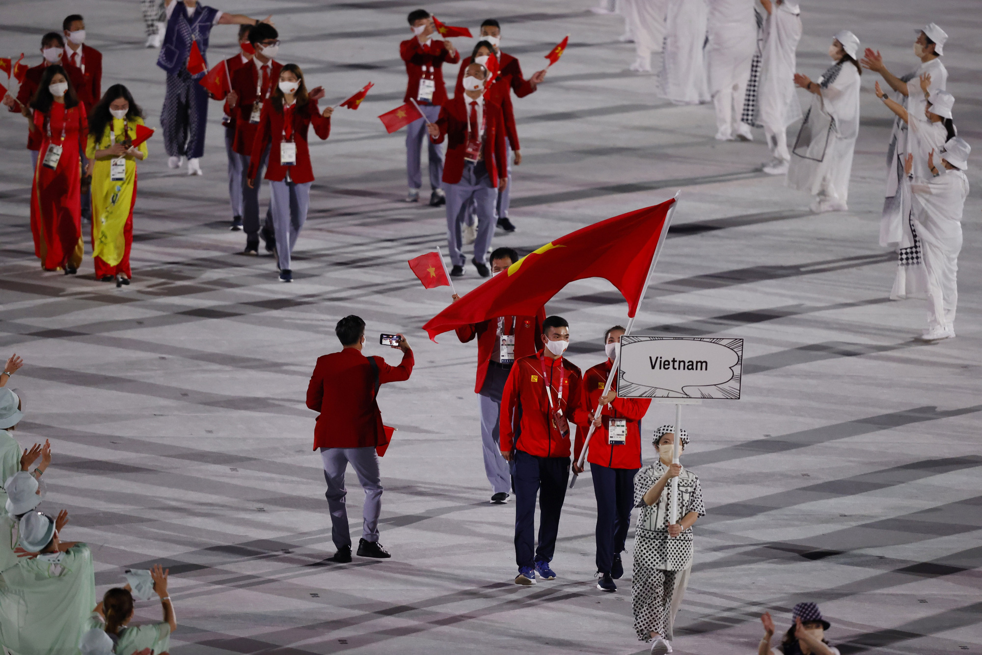 Khai mạc Olympic Tokyo 2020: Đo&agrave;n kết để th&agrave;nh c&ocirc;ng - Ảnh 13.
