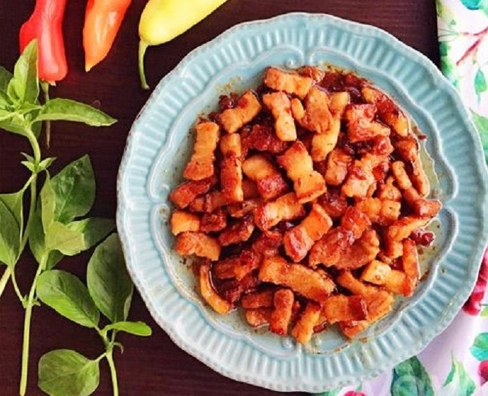 Luộc, kho mãi cũng nhàm, thịt ba chỉ nấu món gì ngon? - Ảnh 2.