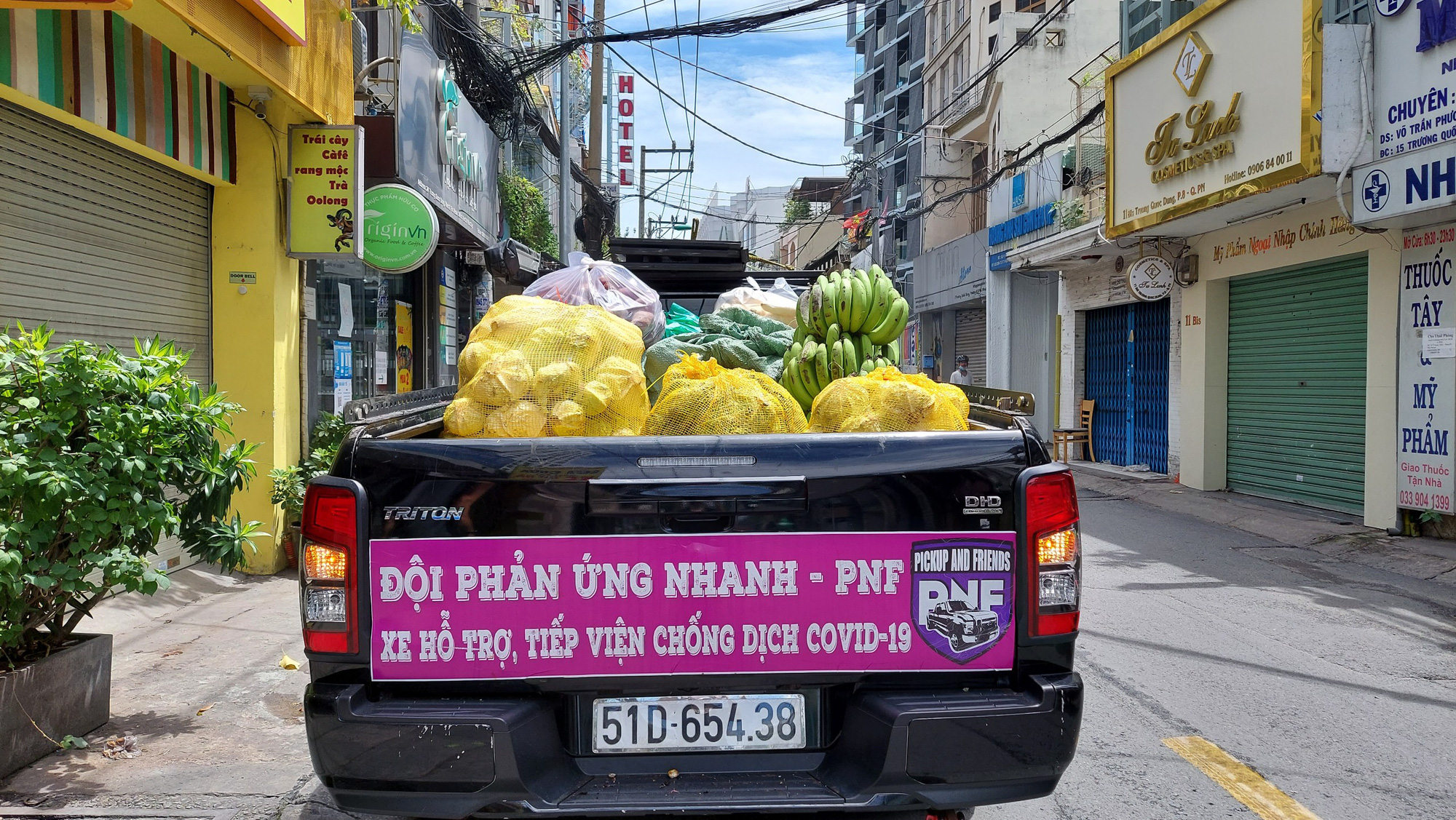 Tạp chí Tri thức Xanh tặng hàng nông sản cho tuyến đầu chống dịch Covid-19 - Ảnh 3.