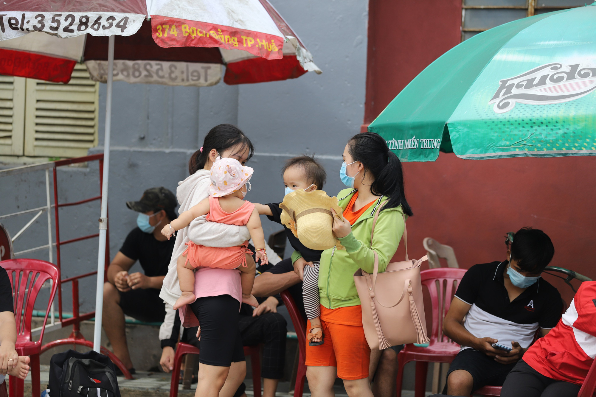 Huế đón công dân trở về từ TP HCM bằng máy bay thay vì tàu hỏa