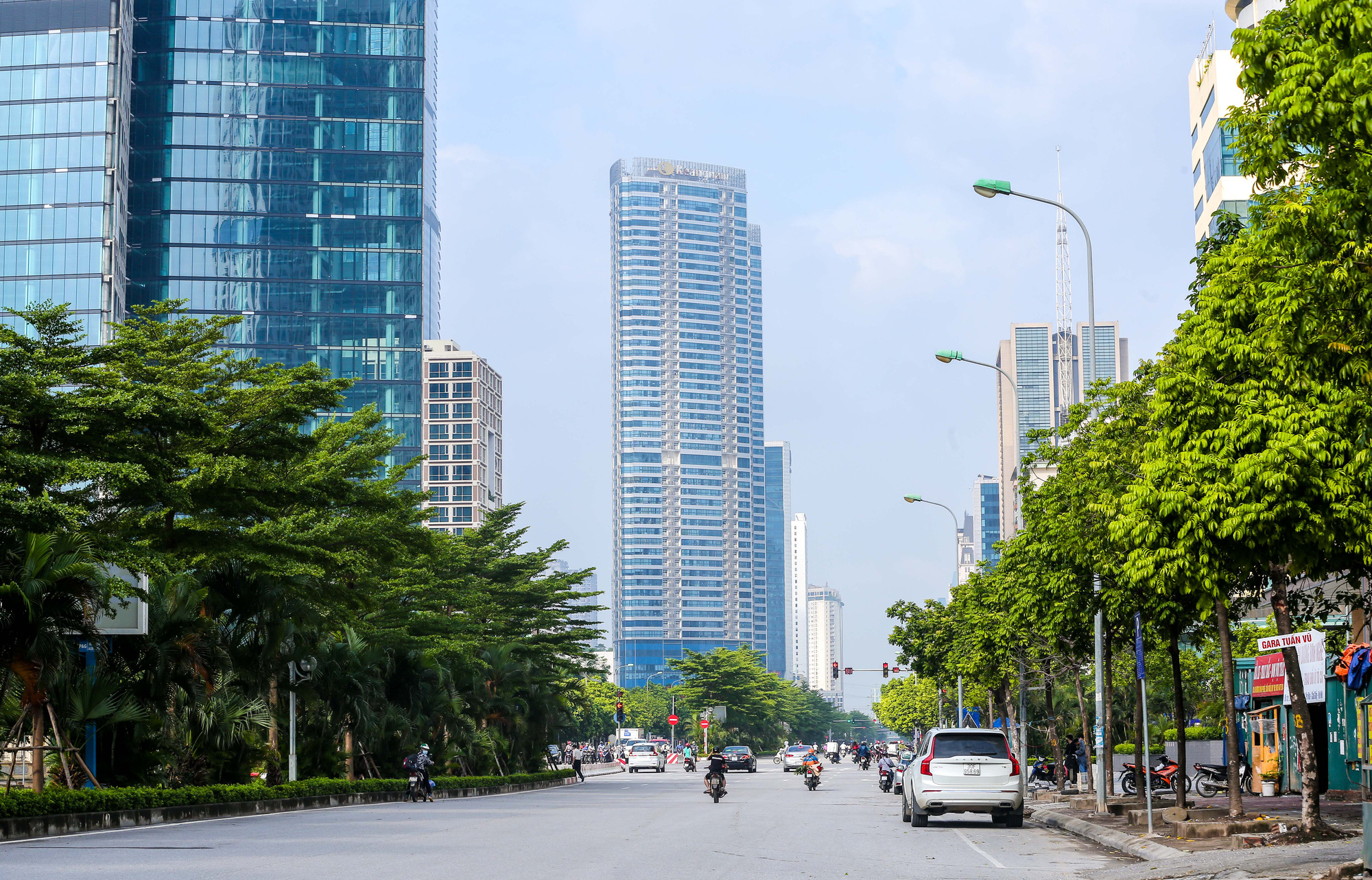 Nhịp sống vắng lặng lạ thường ở Hà Nội ngày đầu tiên thực hiện Chỉ thị 16 - Ảnh 17.