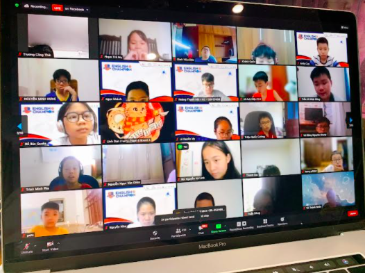 Tranh biện tiếng Anh nảy lửa giành giải thưởng chục triệu đồng