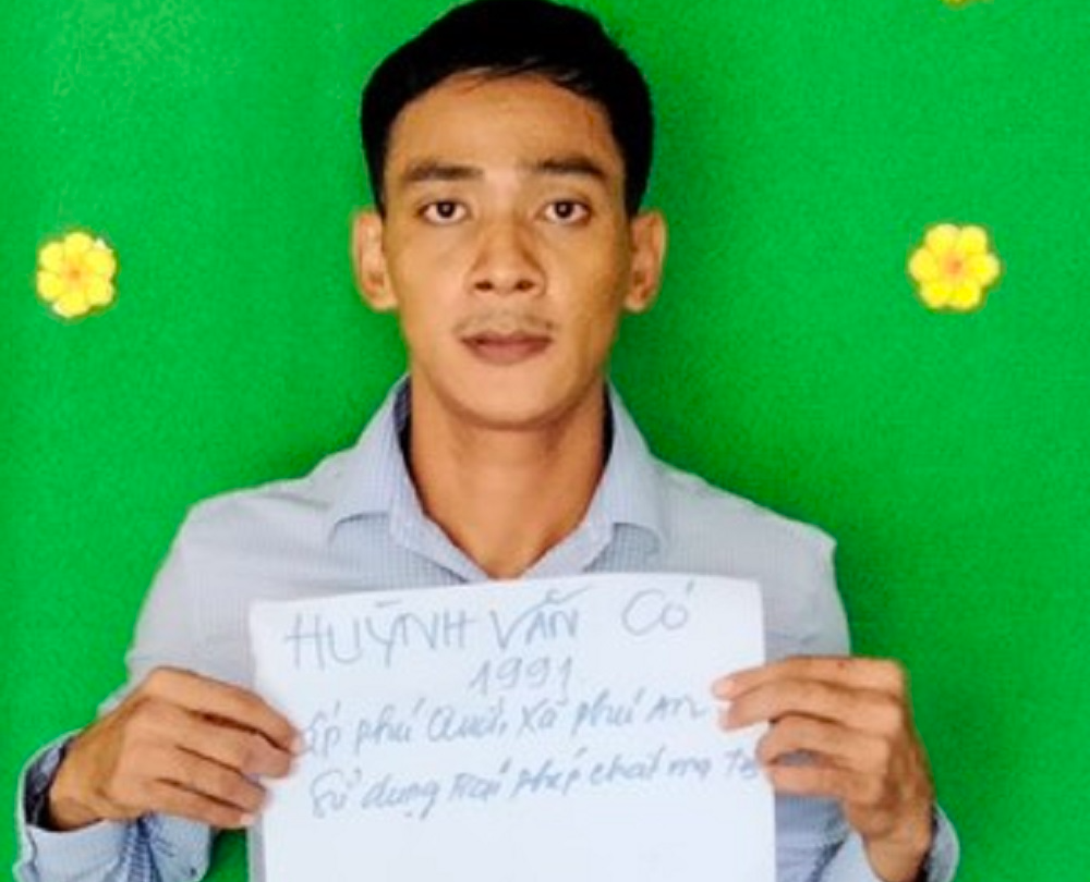 Kẻ “ngáo đá” cầm dao la hét, gây thương tích 2 cán bộ công an