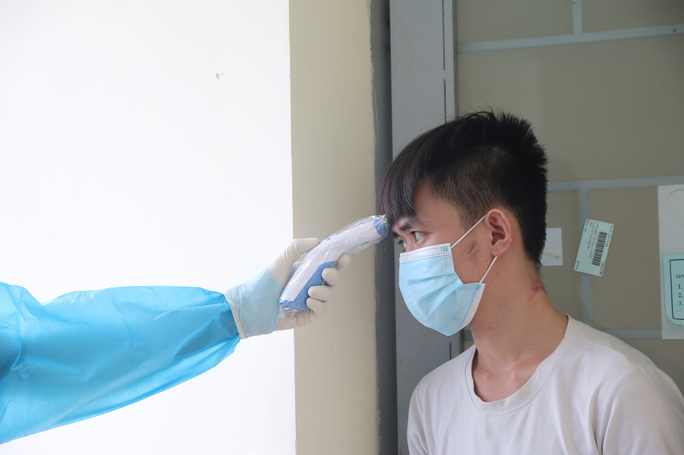 Bác sĩ Trương Hữu Khanh: 6 dấu hiệu F0 cần gọi ngay nhân viên y tế