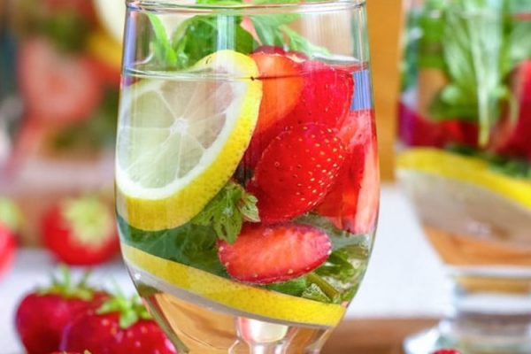 Uống nước "detox", thanh nhiệt nhiều có hại thận?