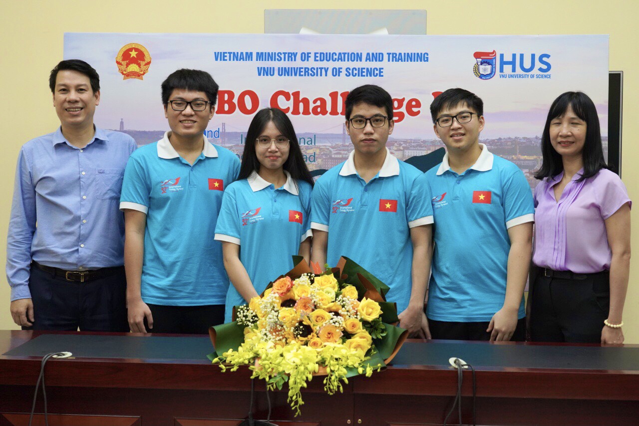Học sinh Việt Nam xuất sắc đoạt 15 huy chương tại các Olympic quốc tế - Ảnh 2.