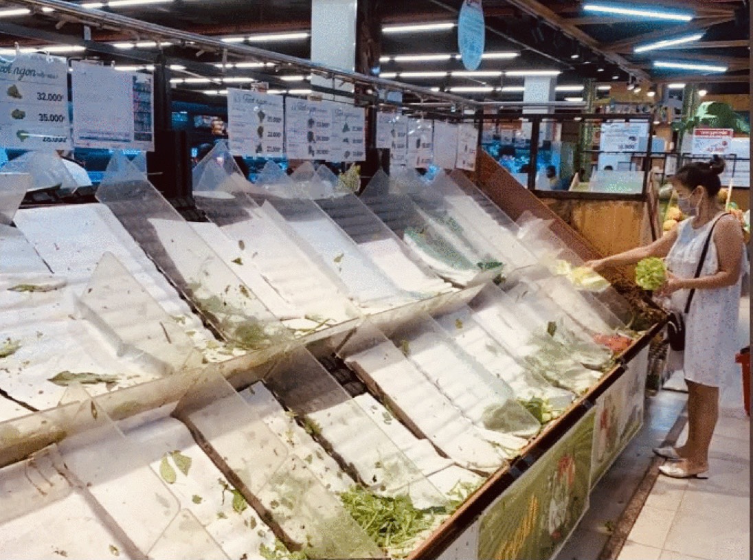 Khánh Hòa: Tạm ngừng hoạt động chợ truyền thống, dân đổ xô đi siêu thị gom hàng - Ảnh 5.