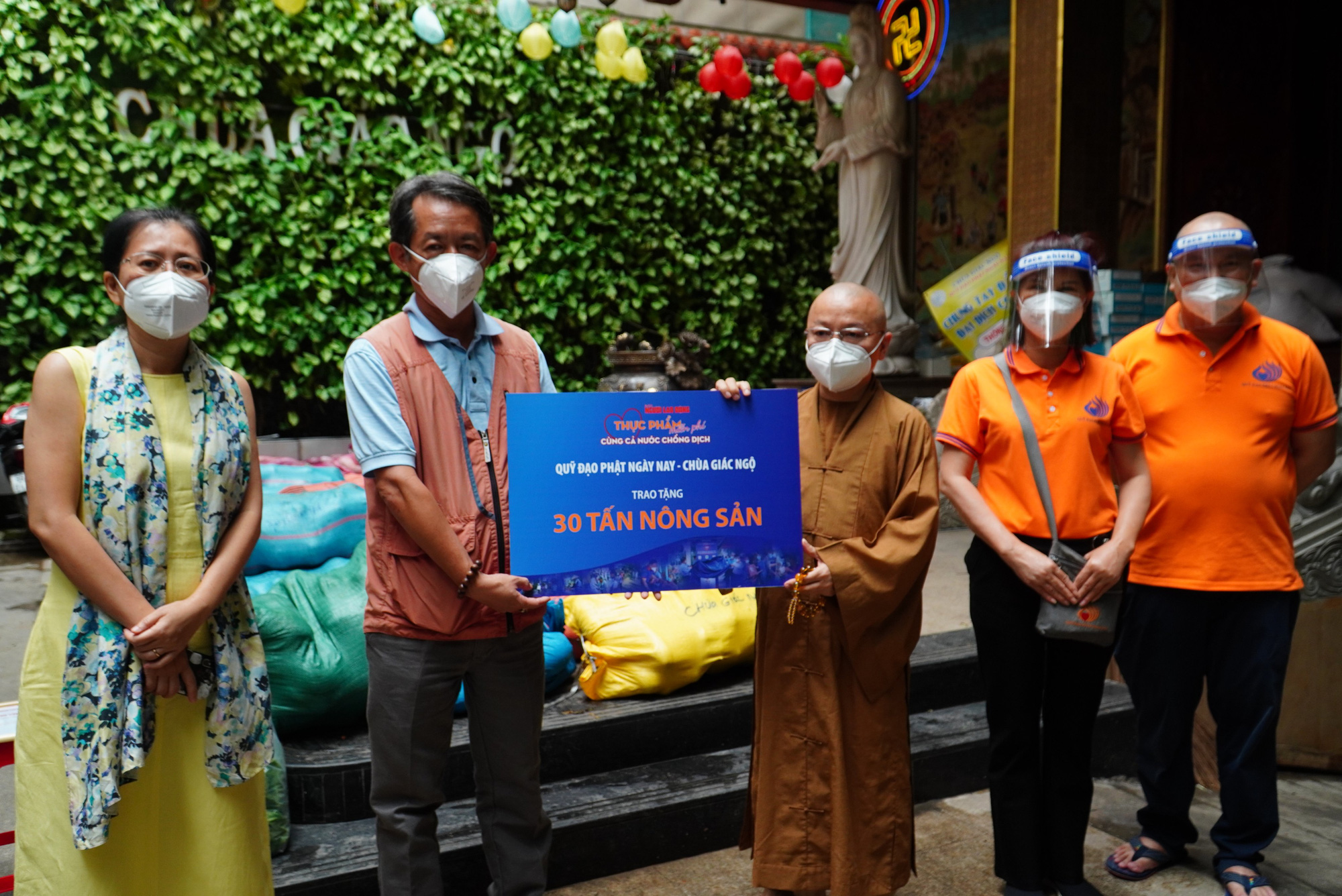 "Thực phẩm miễn phí cùng cả nước chống dịch" nhận 30 tấn nông sản từ Quỹ Đạo Phật ngày nay