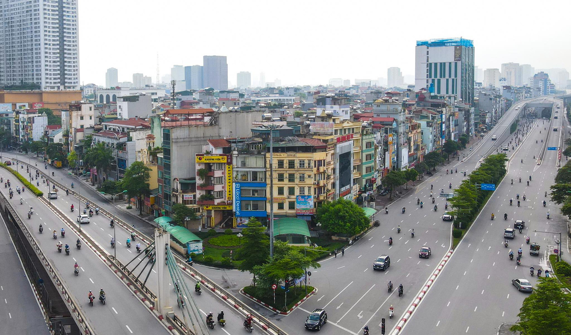Đường phố H&agrave; Nội những ng&agrave;y thực hiện Chỉ thị 16 - Ảnh 3.