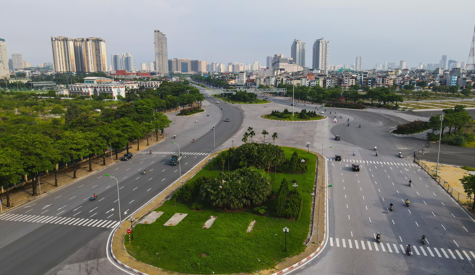 Đường phố H&agrave; Nội những ng&agrave;y thực hiện Chỉ thị 16 - Ảnh 7.