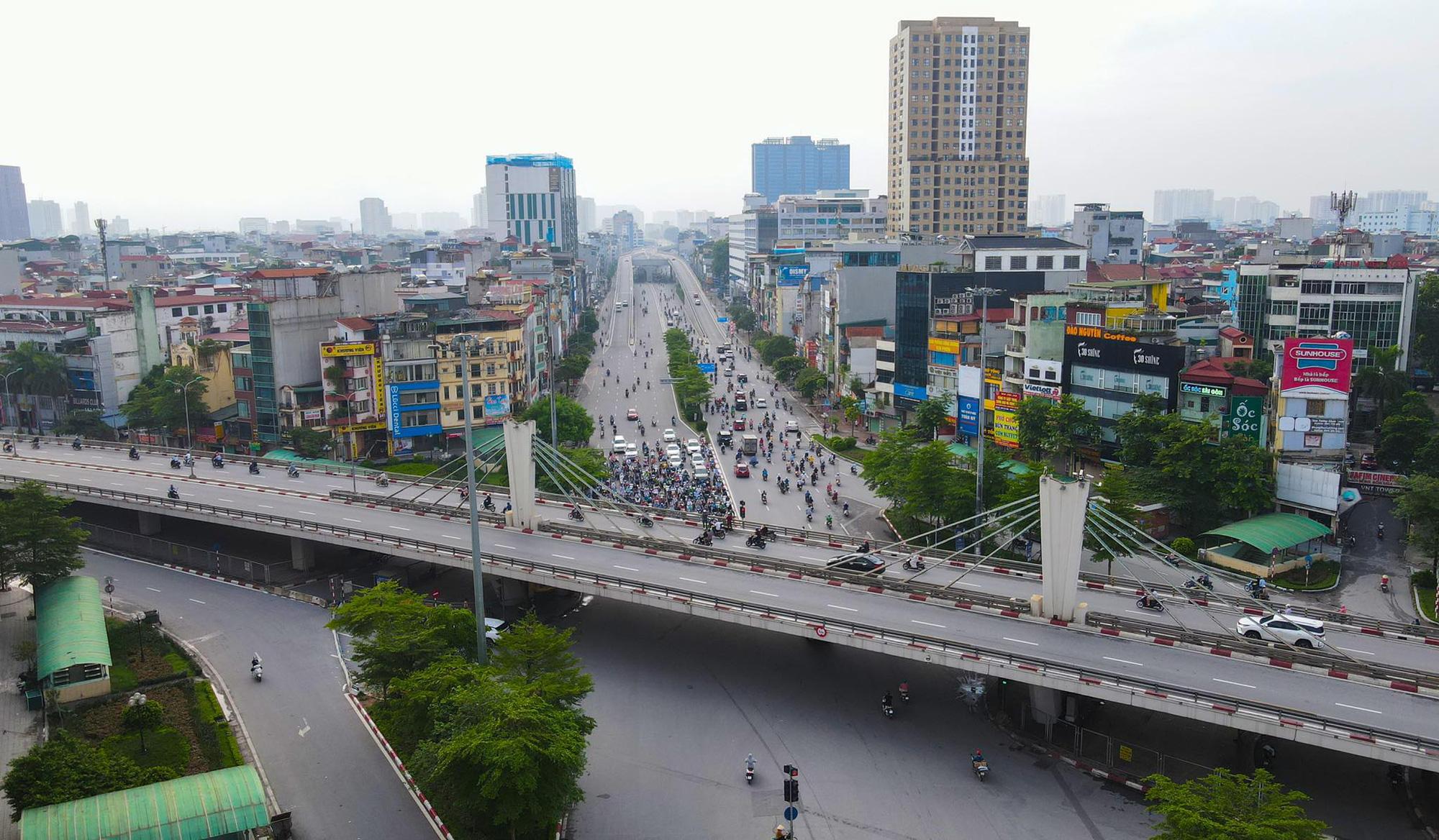 Đường phố H&agrave; Nội những ng&agrave;y thực hiện Chỉ thị 16 - Ảnh 4.