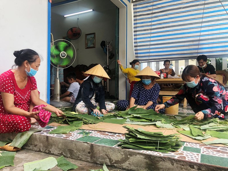 Ch&ugrave;m ảnh: B&aacute;nh t&eacute;t nghĩa t&igrave;nh trong l&ograve;ng hẻm nhỏ hướng đến TP HCM - Ảnh 1.