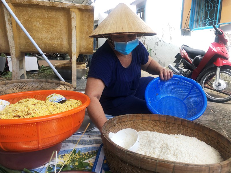 Ch&ugrave;m ảnh: B&aacute;nh t&eacute;t nghĩa t&igrave;nh trong l&ograve;ng hẻm nhỏ hướng đến TP HCM - Ảnh 5.