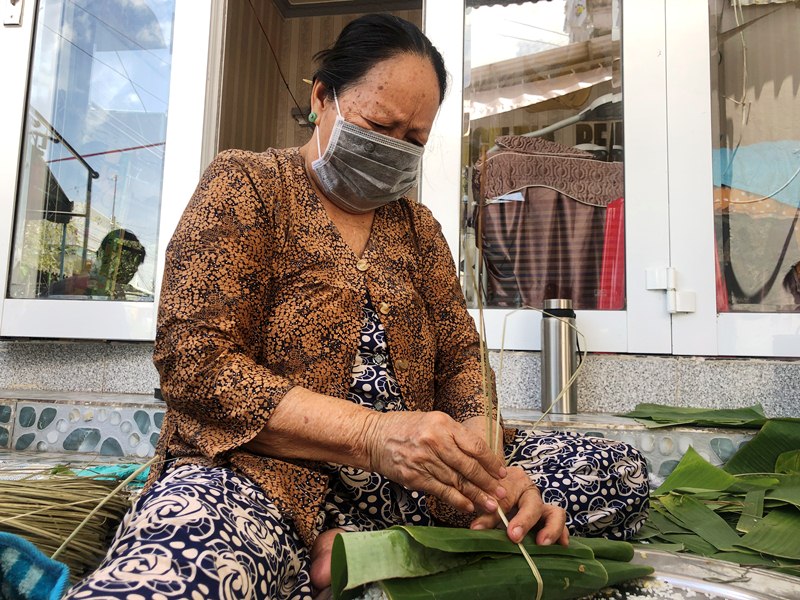 Ch&ugrave;m ảnh: B&aacute;nh t&eacute;t nghĩa t&igrave;nh trong l&ograve;ng hẻm nhỏ hướng đến TP HCM - Ảnh 7.