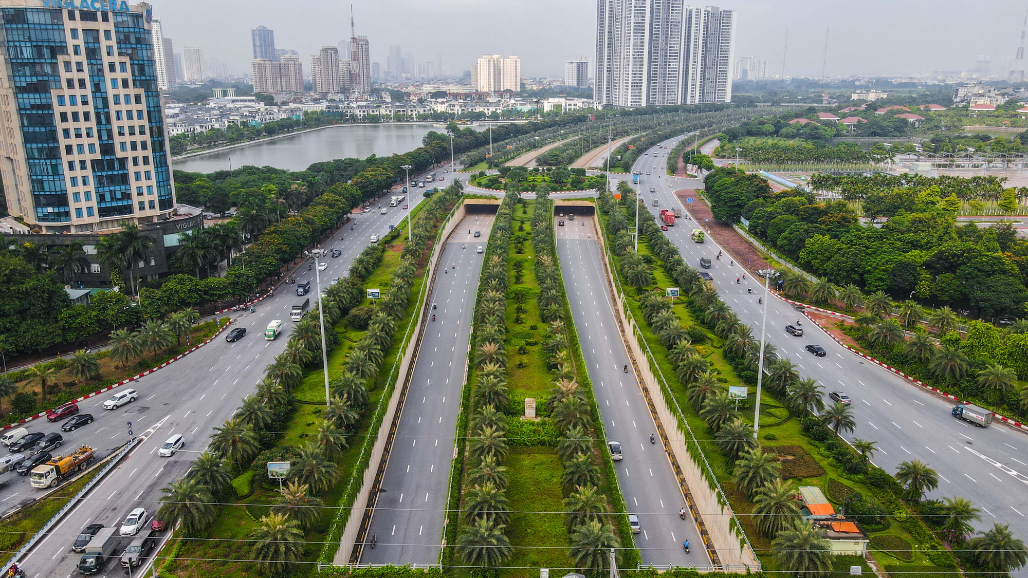Đường phố H&agrave; Nội những ng&agrave;y thực hiện Chỉ thị 16 - Ảnh 13.