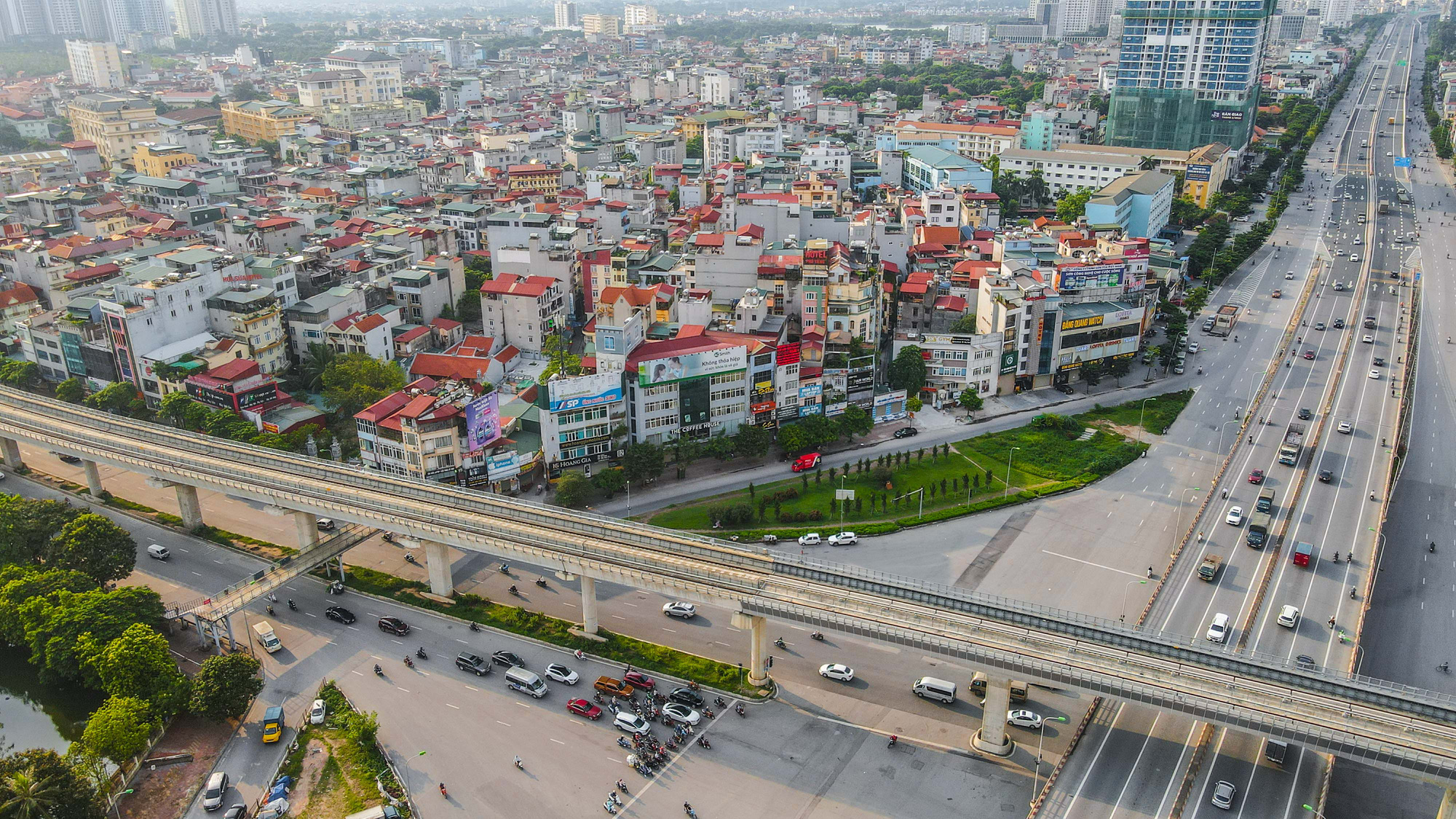 Đường phố H&agrave; Nội những ng&agrave;y thực hiện Chỉ thị 16 - Ảnh 10.