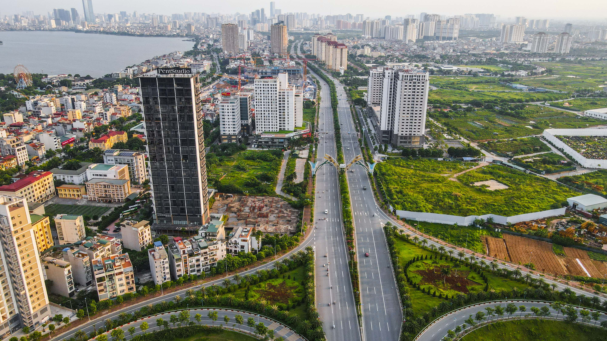 Đường phố H&agrave; Nội những ng&agrave;y thực hiện Chỉ thị 16 - Ảnh 12.