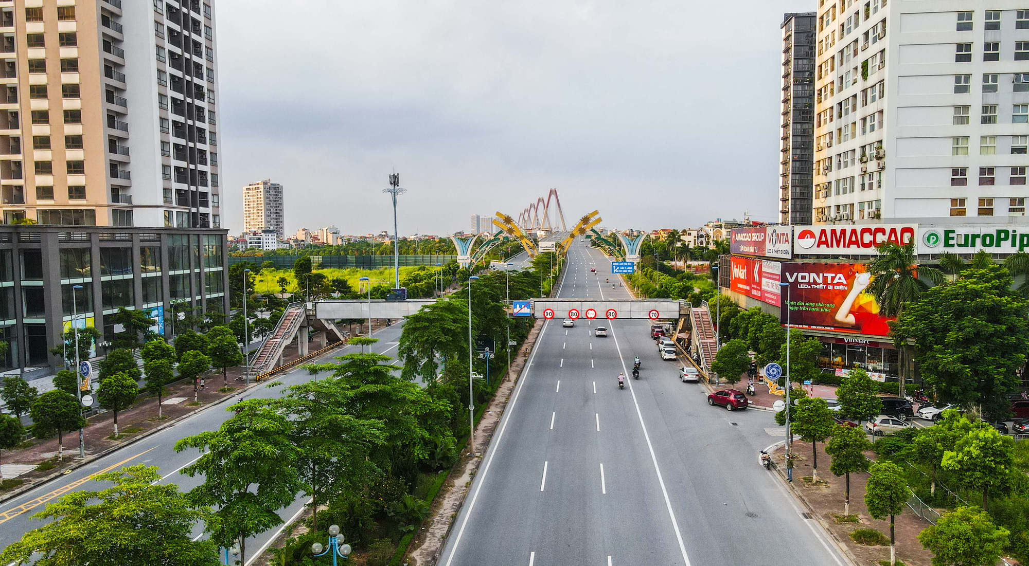 Đường phố H&agrave; Nội những ng&agrave;y thực hiện Chỉ thị 16 - Ảnh 6.