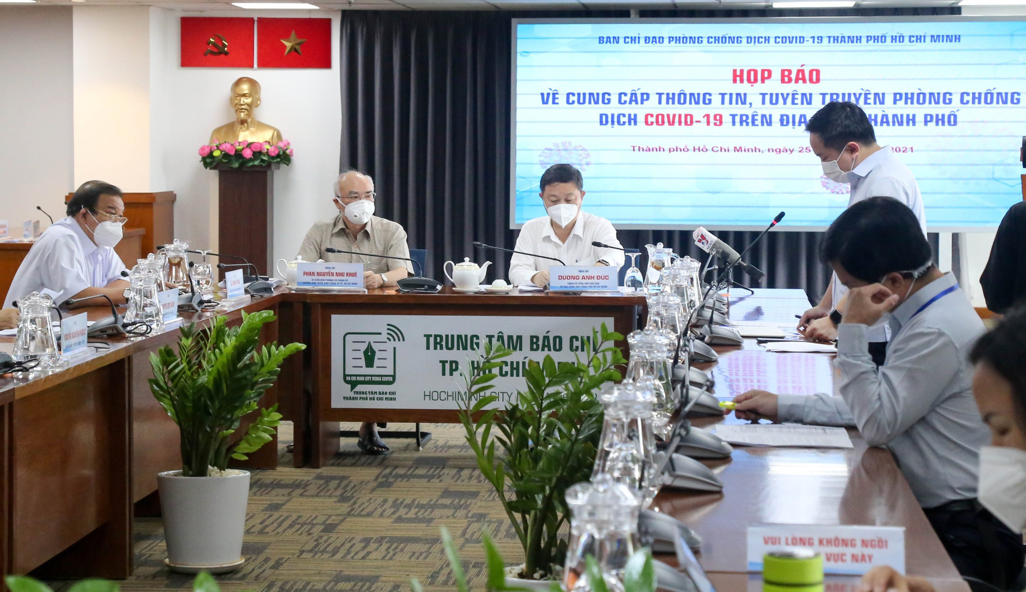 TP HCM: Người dân lợi dụng mặc áo shipper để ra đường sẽ bị xử nghiêm