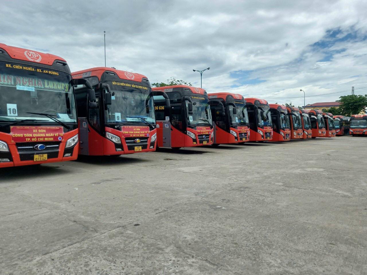 Đón người dân Quảng Ngãi khó khăn về quê