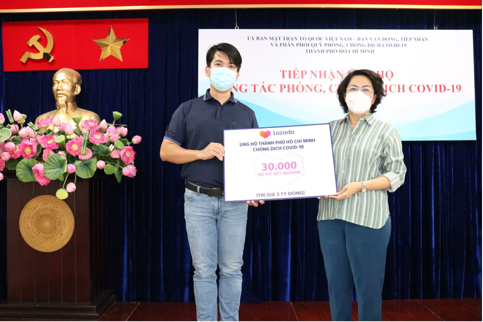 Lazada tặng 30.000 kit test nhanh Covid-19, chung tay c&ugrave;ng TP HCM chống dịch - Ảnh 1.