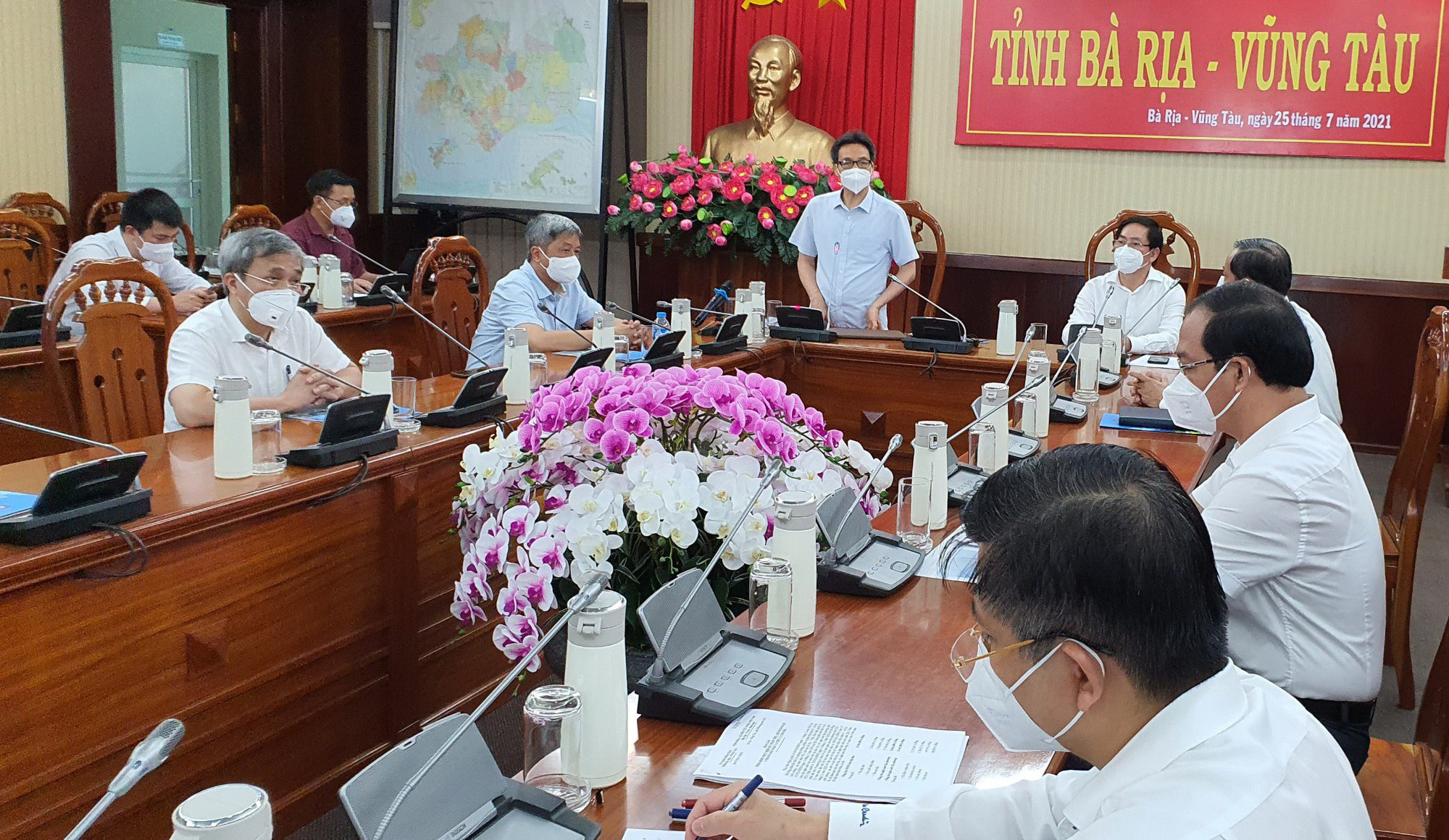 Ph&oacute; Thủ tướng Vũ Đức Đam l&agrave;m việc với tỉnh B&agrave; Rịa - Vũng T&agrave;u về c&ocirc;ng t&aacute;c ph&ograve;ng, chống dịch Covid-19 - Ảnh 1.