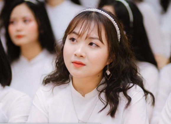 Nữ sinh Nghệ An thủ khoa khối C, thủ khoa khối D đến từ Kon Tum