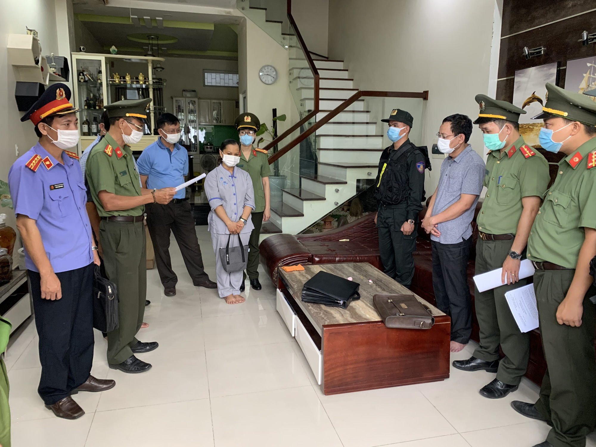 Bắt Chánh Văn phòng Cảng Hàng không quốc tế Phú Bài