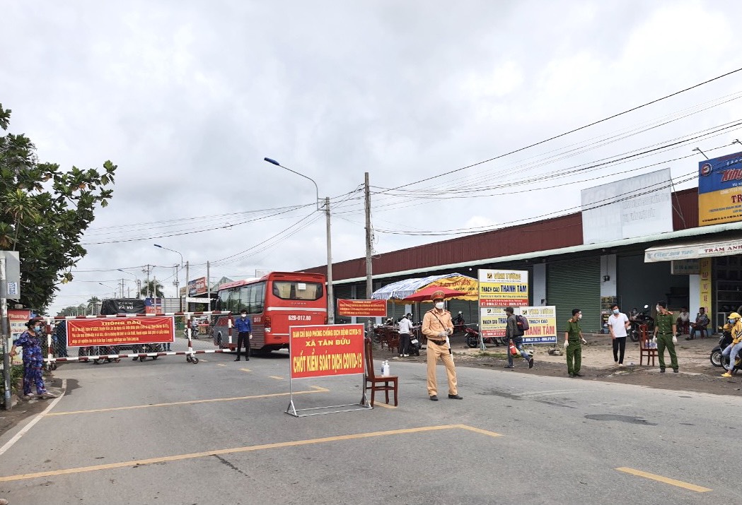 Người dân Long An ở TP HCM muốn về quê phải làm gì?