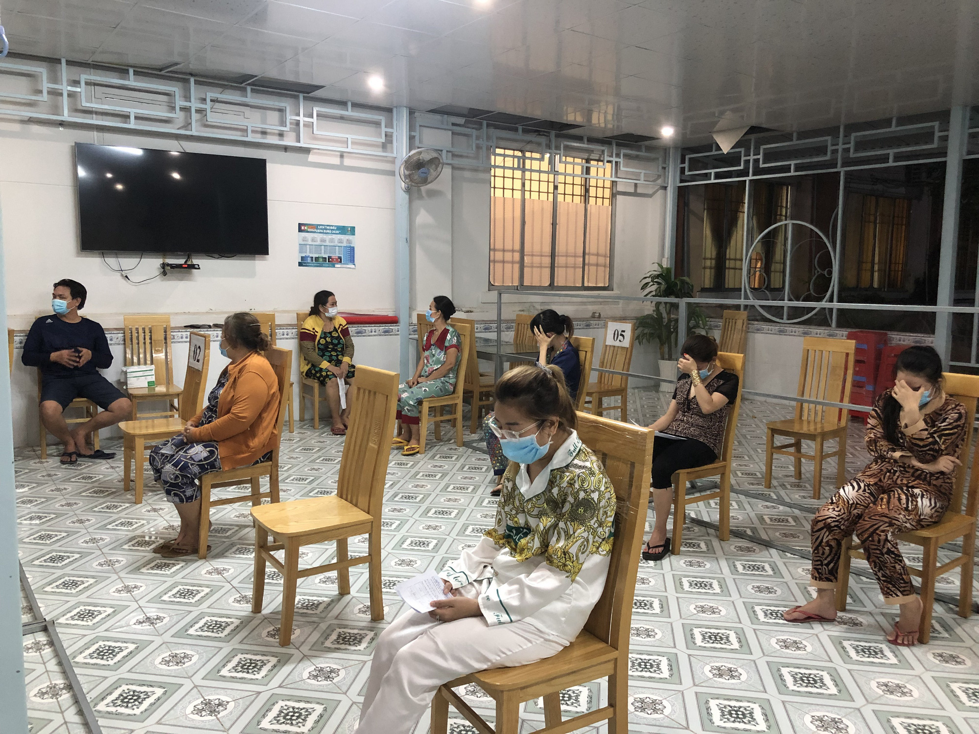 Phá 2 vụ đánh bạc ở miền Tây có nhiều “quý bà” tham gia