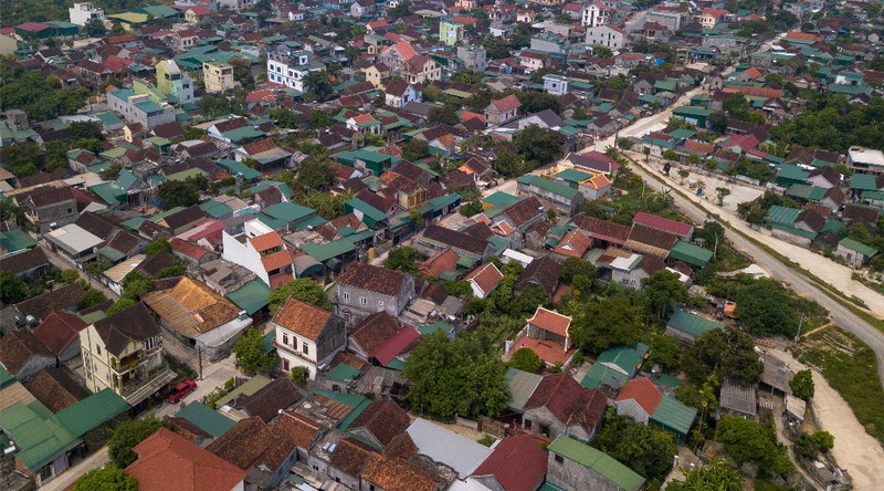 Nh&agrave; ng&oacute;i với ba m&aacute;i hi&ecirc;n trượt độc đ&aacute;o ở Nghệ An - Ảnh 1.