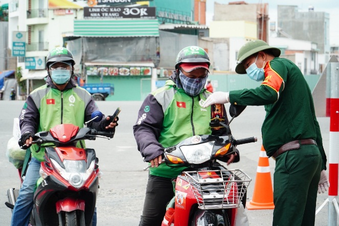 24 giờ của t&agrave;i xế c&ocirc;ng nghệ m&ugrave;a dịch - Ảnh 3.