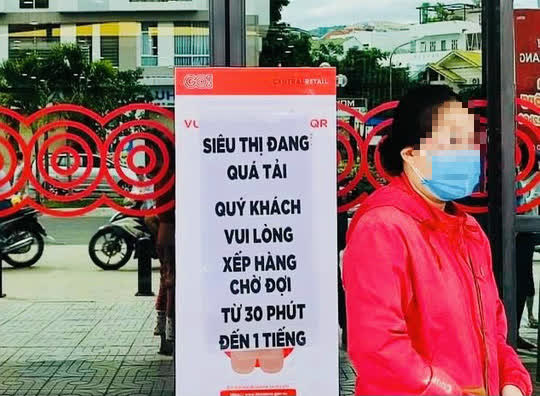 Sau lệnh đóng cửa chợ, người dân Nha Trang mua sắm thế nào? - Ảnh 1.