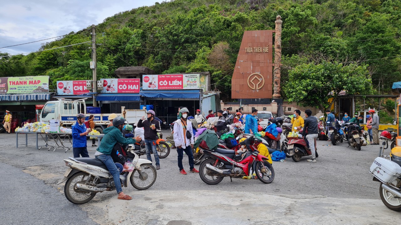 Chủ tịch Thừa Thiên - Huế khuyến cáo người dân không nên tự ý rời khỏi tâm dịch về quê