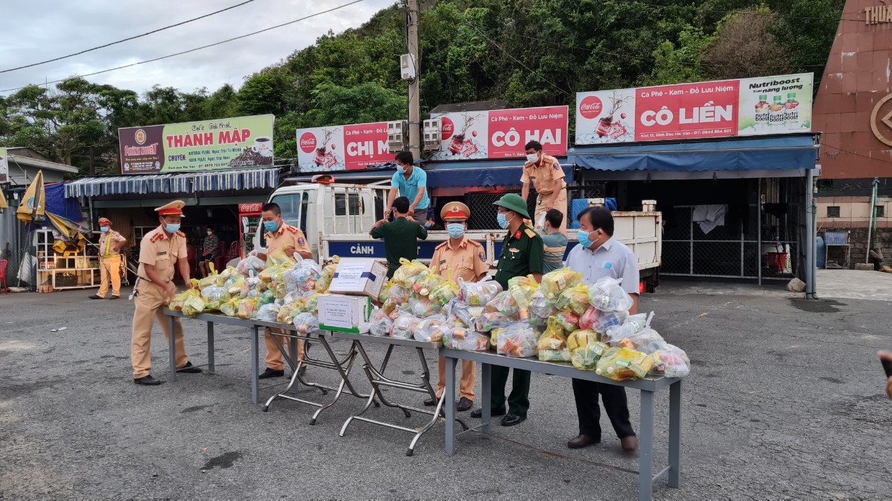 Chủ tịch Thừa Thi&ecirc;n - Huế khuyến c&aacute;o người d&acirc;n kh&ocirc;ng n&ecirc;n tự &yacute; rời khỏi t&acirc;m dịch về qu&ecirc; - Ảnh 4.